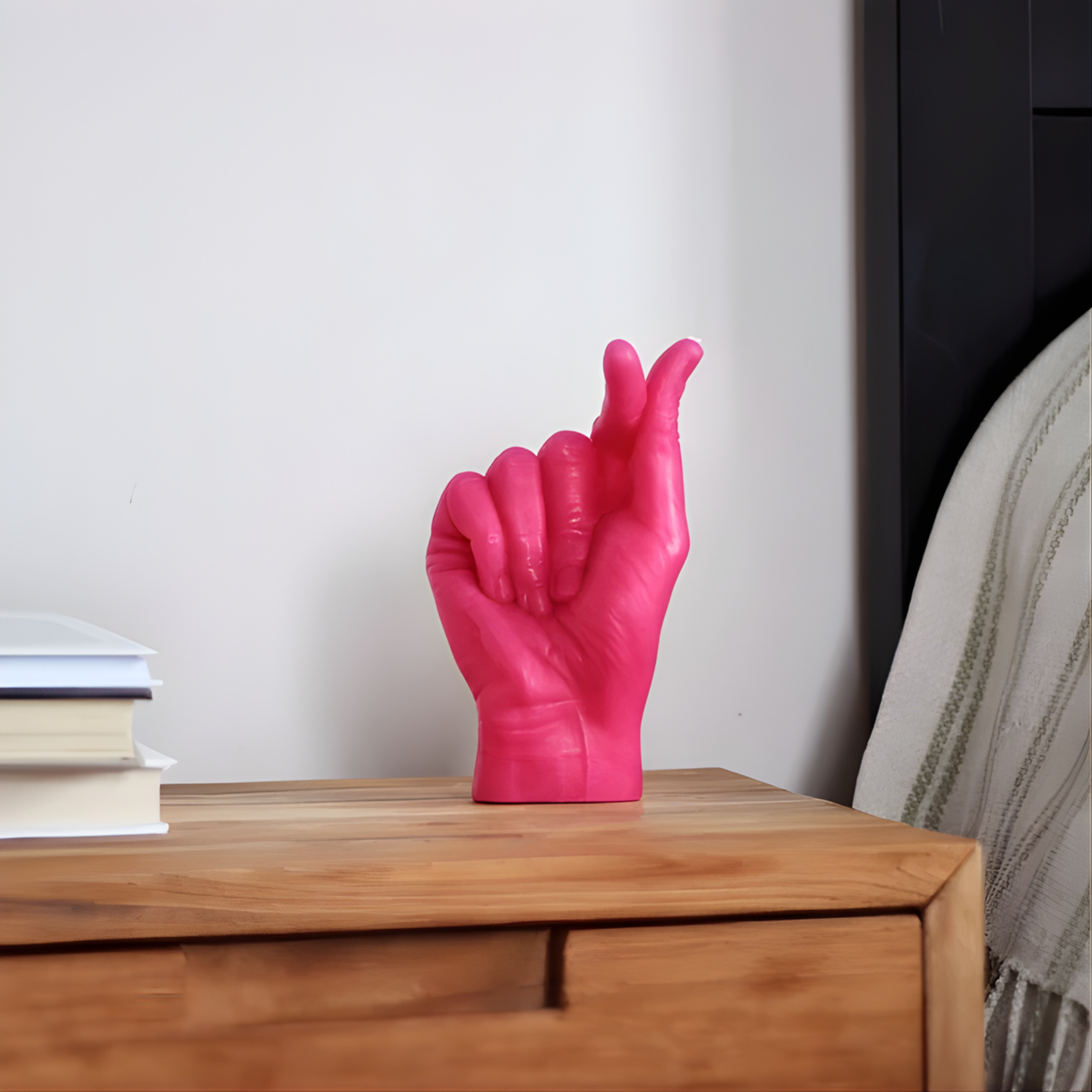Lumanare Hand Gesture "Love"